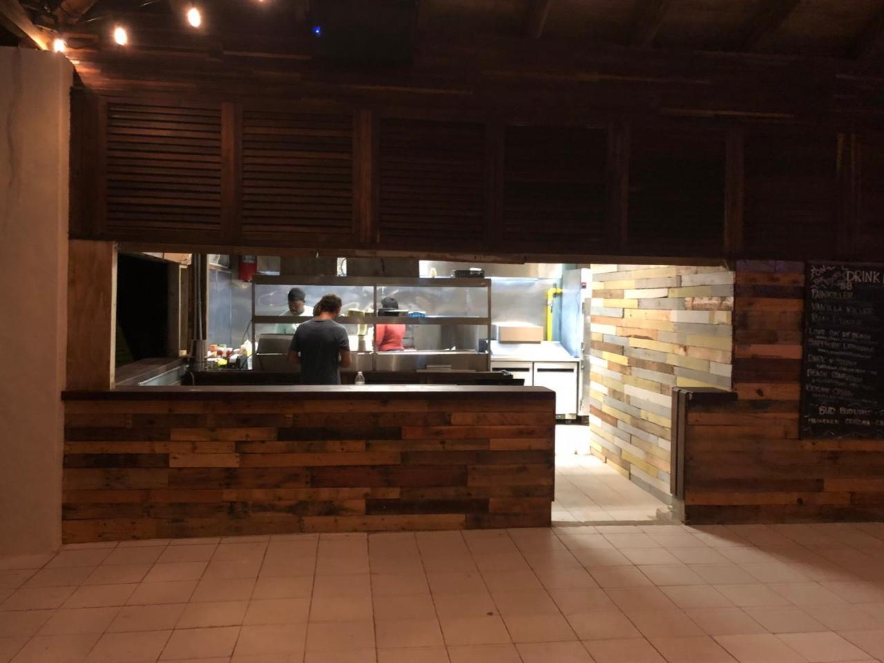 사파이어 비치 리조트 East End  외부 사진